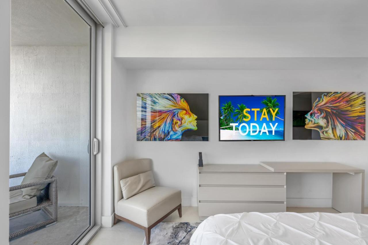 The Ultimate Resort - Beachfront 2 Bedroom Apartment With Direct Ocean View, Rooftop Pool, Hot Tub And Gym Hollywood Bagian luar foto