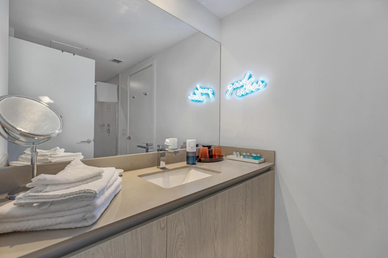 The Ultimate Resort - Beachfront 2 Bedroom Apartment With Direct Ocean View, Rooftop Pool, Hot Tub And Gym Hollywood Bagian luar foto